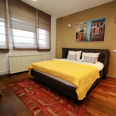 Apartment Status Superior *