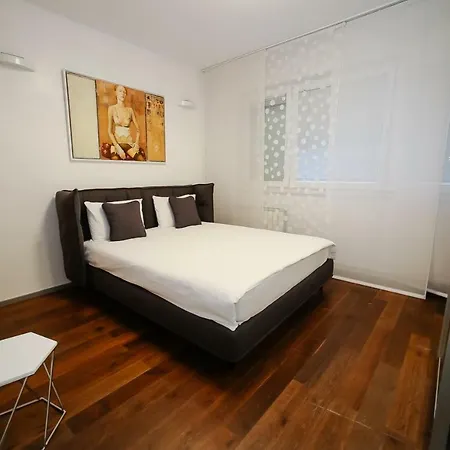 Status Superior Apartment *