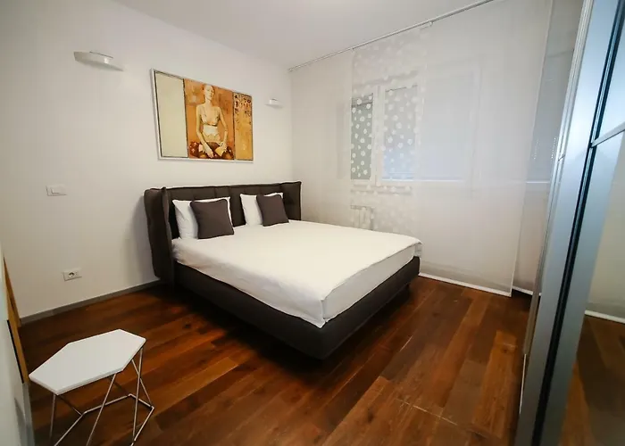 Status Superior شقة *